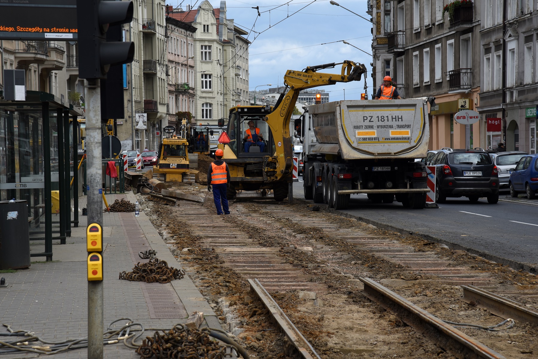 Wspólne prace MPK i Aquanetu na ul. Głogowskiej - grafika rozmowy