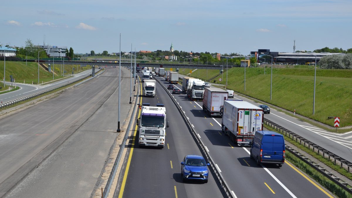 Trwają prace przy budowie trzeciego pasa na autostradowej obwodnicy Poznania fot. Autostrada Wielkopolska