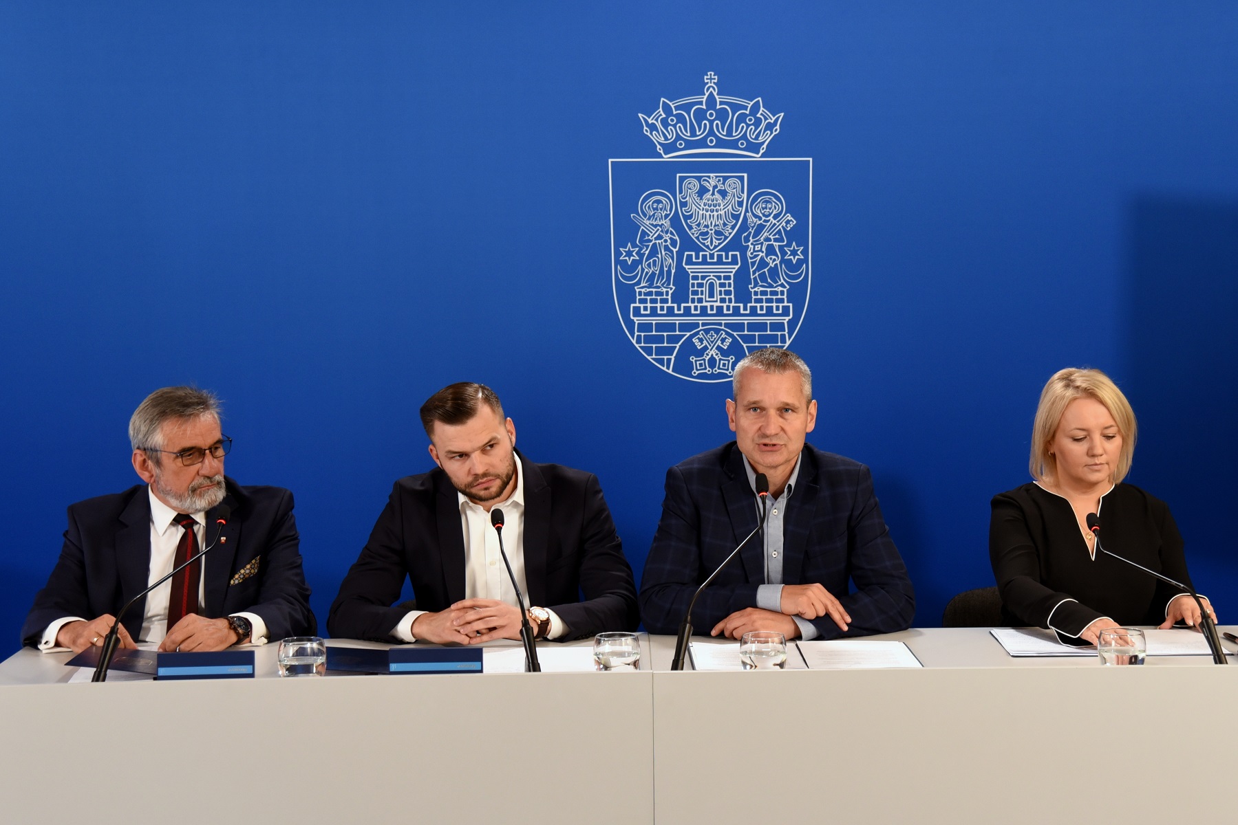 W przestronnych jedno- i dwuosobowych pokojach zamieszka 100 osób - grafika rozmowy