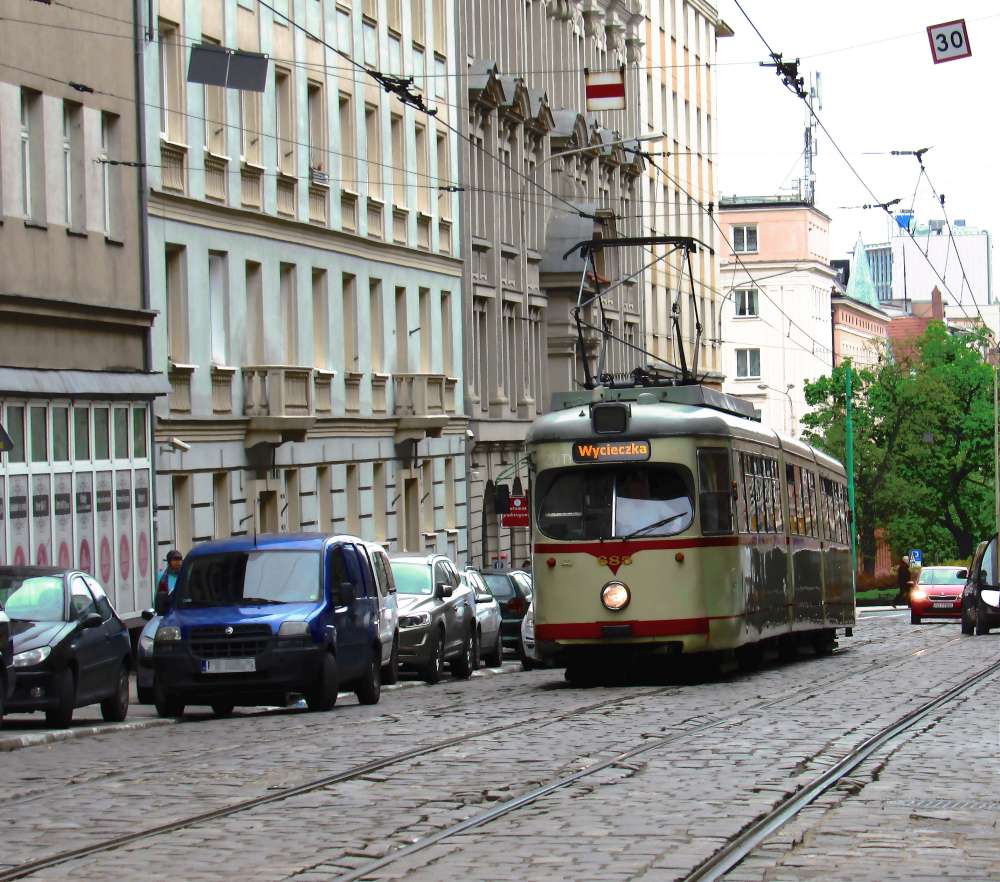 Helmuty jeździły po poznańskich ulicach ponad 22 lata - grafika rozmowy