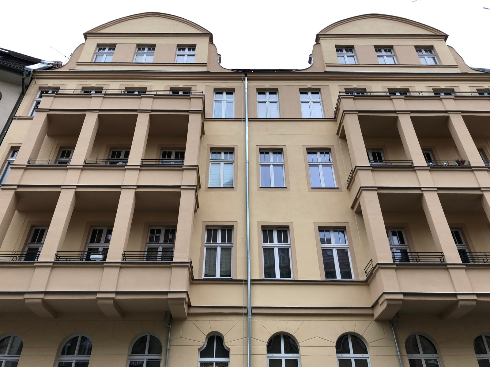 Kamienica przy ul. Śniadeckich przeszła gruntowną modernizację/ fot. ZKZL - grafika rozmowy