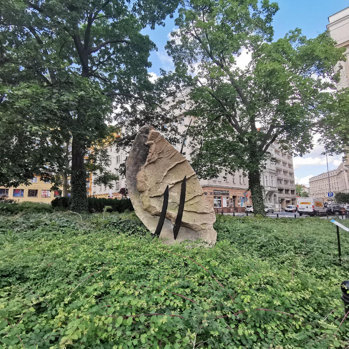 Na placu Ratajskiego stanęła nowa rzeźba, fot. UAP. - grafika rozmowy