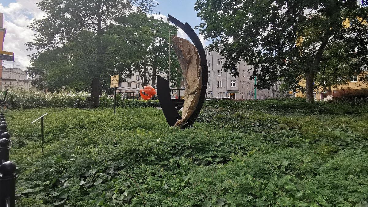 Na placu Ratajskiego stanęła nowa rzeźba, fot. UAP.