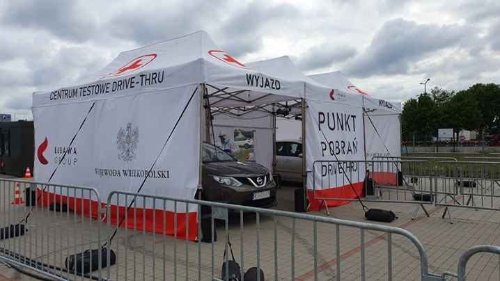 Większość wyników spłynęła już do sanepidu, na razie tylko jeden okazał się pozytywny