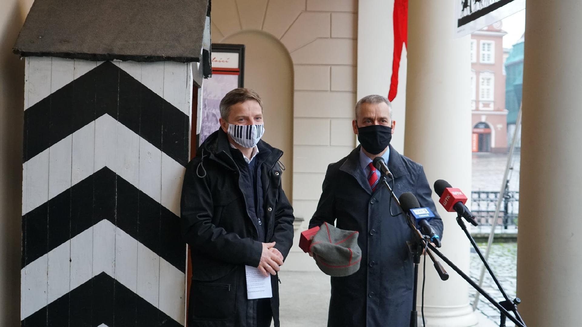 Na zdjęciu znajdują się dyrektorzy Wielkopolskiego Muzeum Niepodległości oraz Teatru Muzycznego.