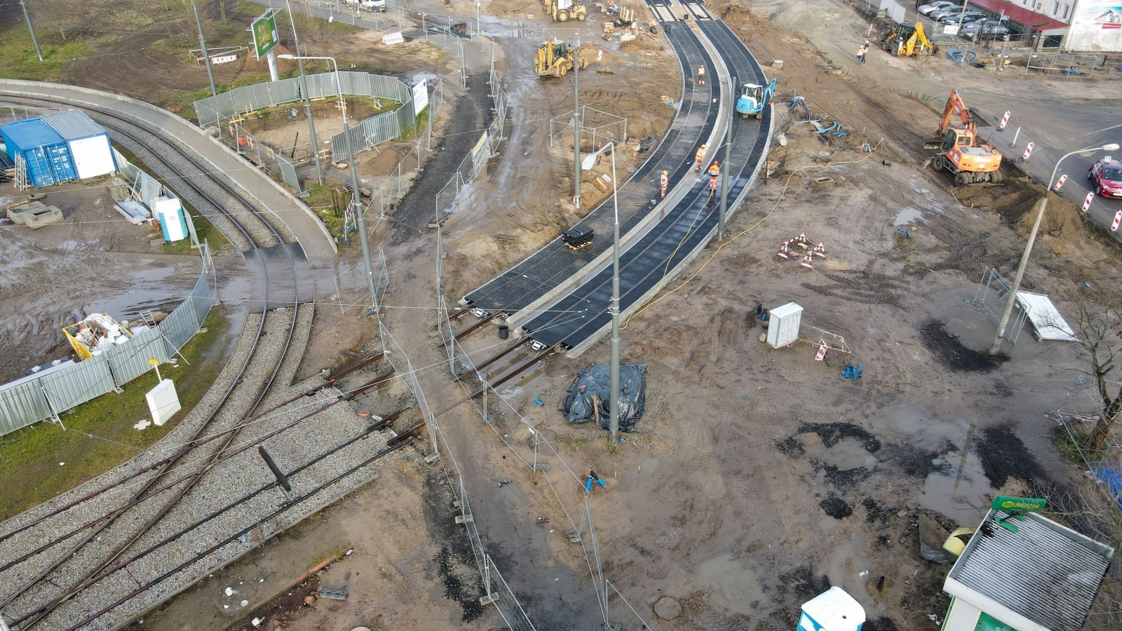 Widok z lotu ptaka na budowę trasy tramwajowej na Naramowice