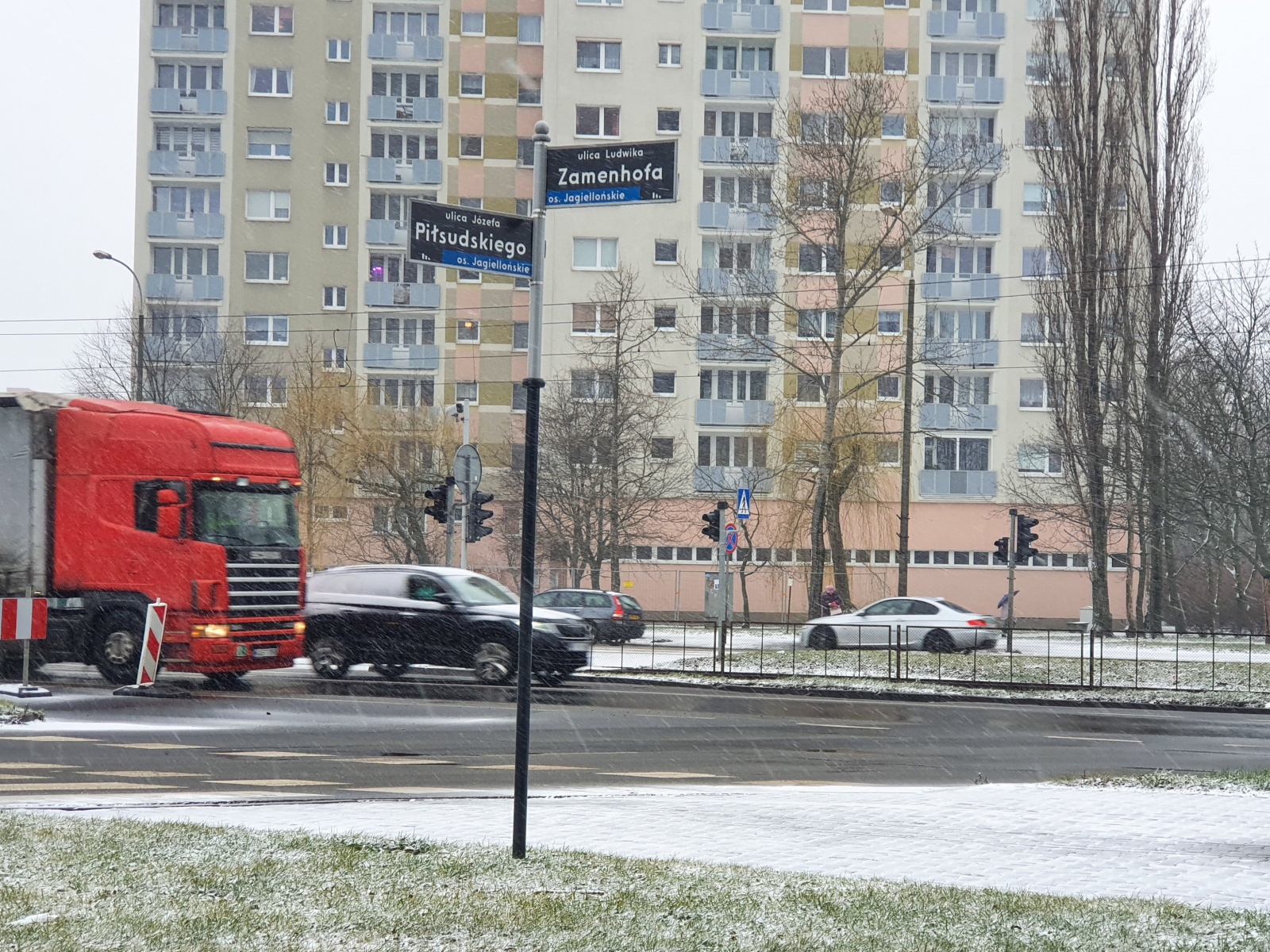 Zdjęcie przedstawia skrzyżowaniu ulic Piłsudskiego i Zamenhofa - grafika rozmowy