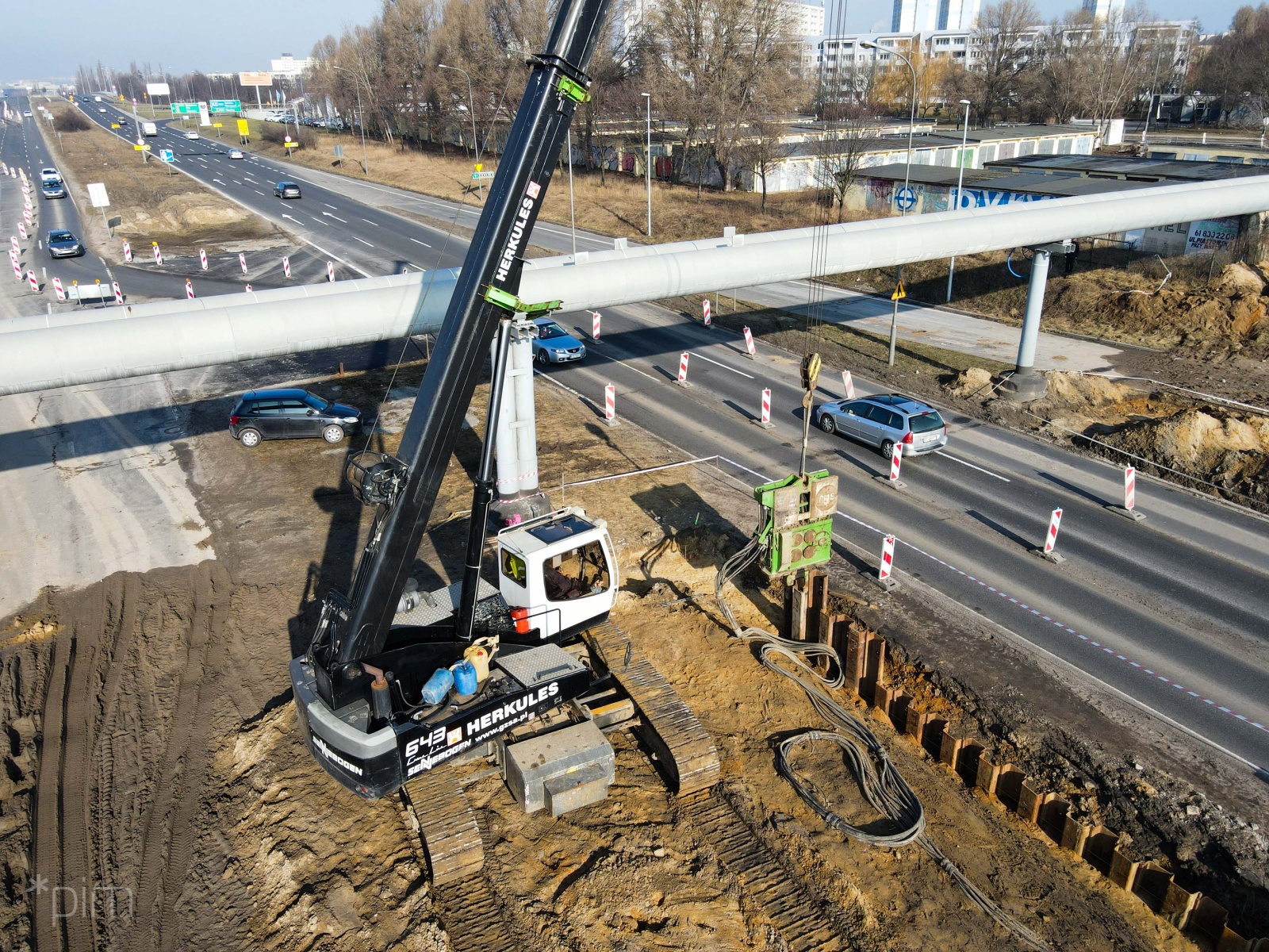 Galeria zdjęć z placu budowy wiaduktu i nowego układu drogowego przy ul. Kurlandzkiej - grafika rozmowy