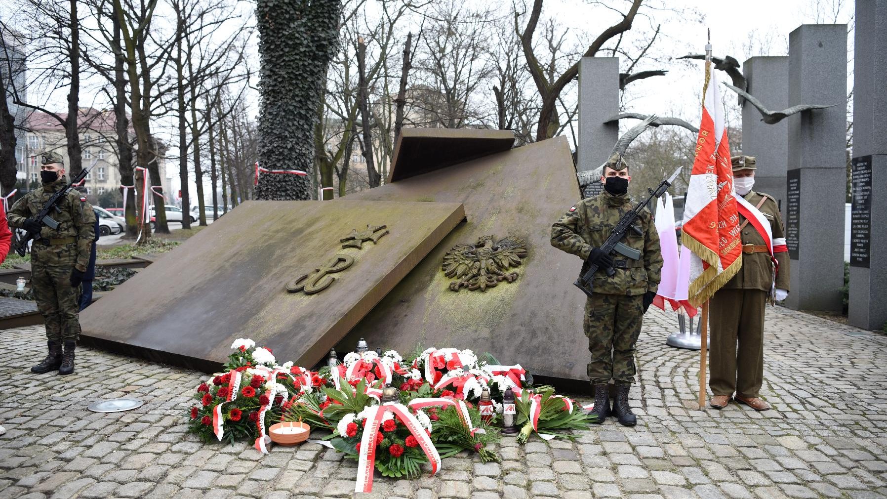 Galeria zdjęć przedstawia obchody Narodowego Dnia Pamięci "Żołnierzy Wyklętych".