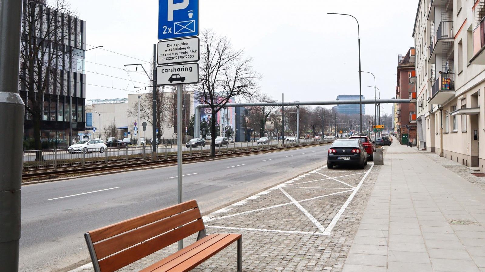 Galeria zdjęć z przebudowanego chodnika przy ul. Królowej Jadwigi