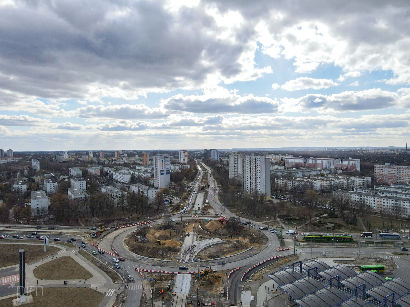 Galeria zdjęć z ronda Rataje - grafika rozmowy