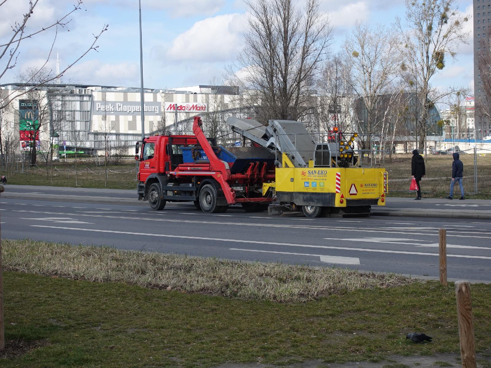 Galeria zdjęć samochodów sprzątających ulice po zimie - grafika rozmowy