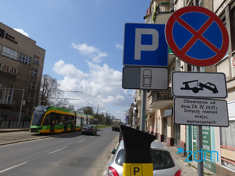 Galeria zdjęć z ulic Łazarza z oznakowaniem informującym o zmianach w związku w wprowadzaniem SPP - grafika rozmowy