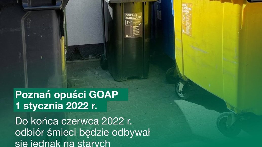 Na zdjęciu różnokolorowe pojemniki na odpady, pod nimi tekst: informacja o wyjściu Poznania z ZM GOAP