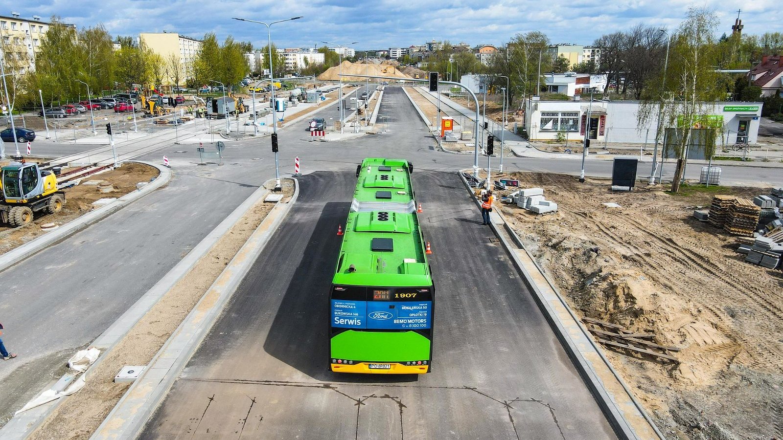 Próbna jazda po Nowej Naramowickie. Wokół trwa budowa trasy tramwajowej