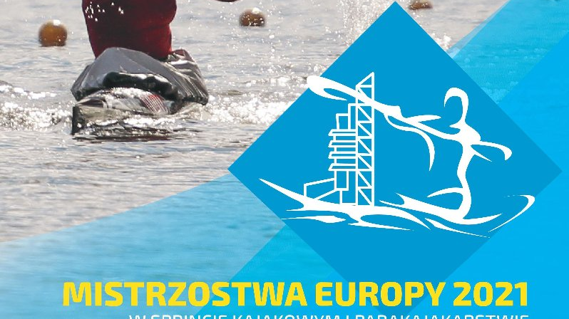 Plakat mistrzostw. Na zdjęciu kajakarz na torze regatowym, po prawej napis: Mistrzostwa Europy 2021.