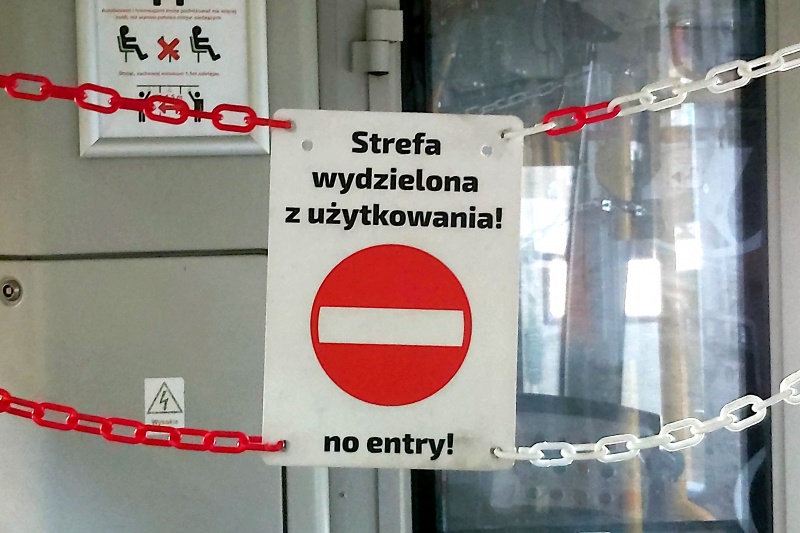 Zdjęcie pokazuje wydzieloną strefę w tramwaju - grafika rozmowy