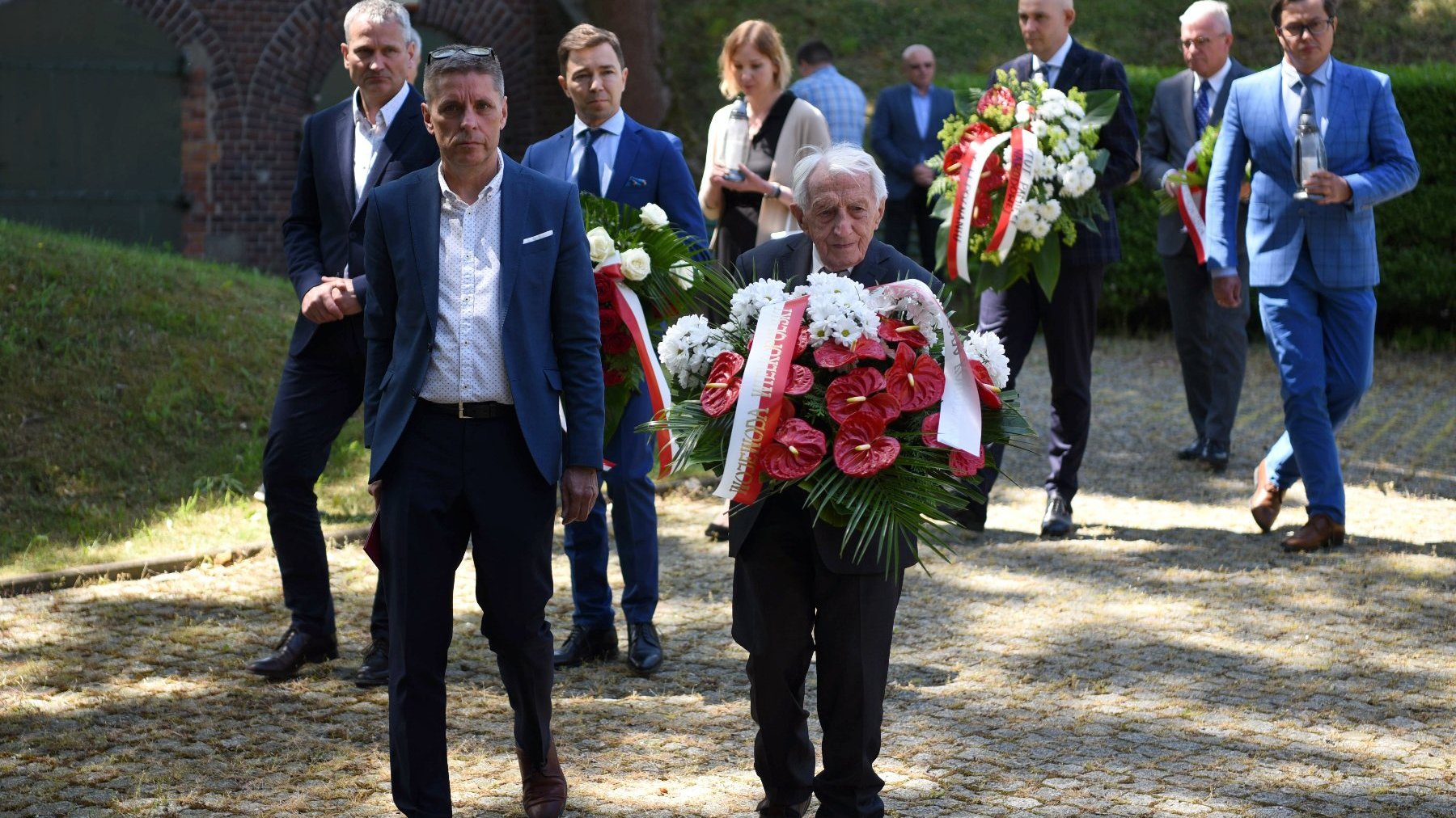 Galeria zdjęć przedstawia obchody Narodowego Dzień Pamięci Ofiar Niemieckich Nazistowskich Obozów Koncentracyjnych i Obozów Zagłady.