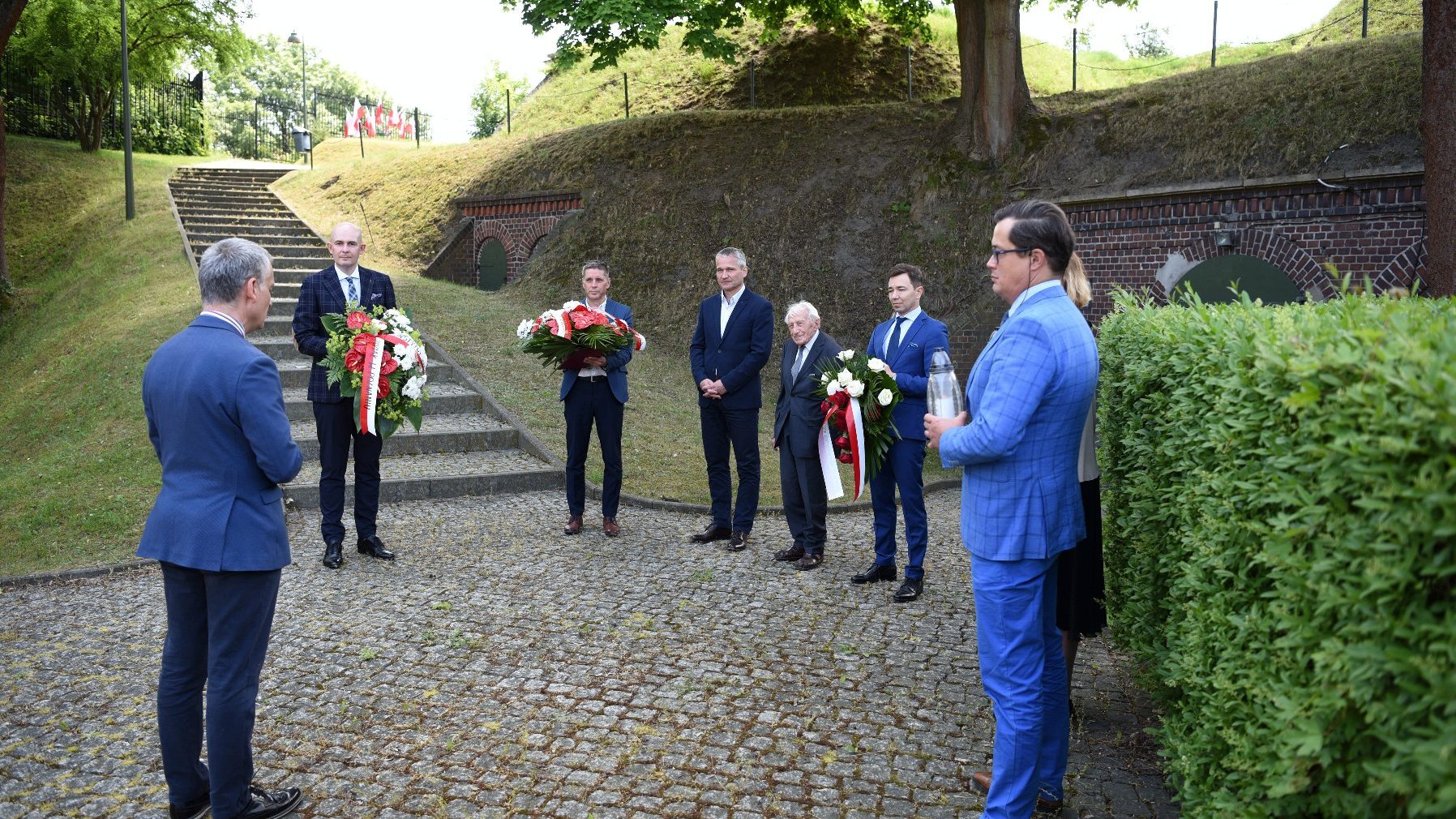 Galeria zdjęć przedstawia obchody Narodowego Dzień Pamięci Ofiar Niemieckich Nazistowskich Obozów Koncentracyjnych i Obozów Zagłady.