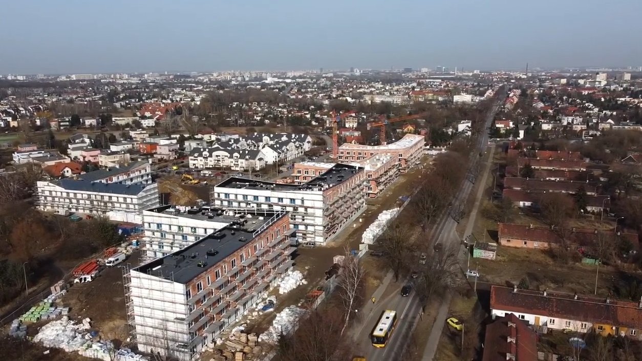 Zdjęcie z lotu ptaka pokazujące budowę bloków przy ul. Opolskiej