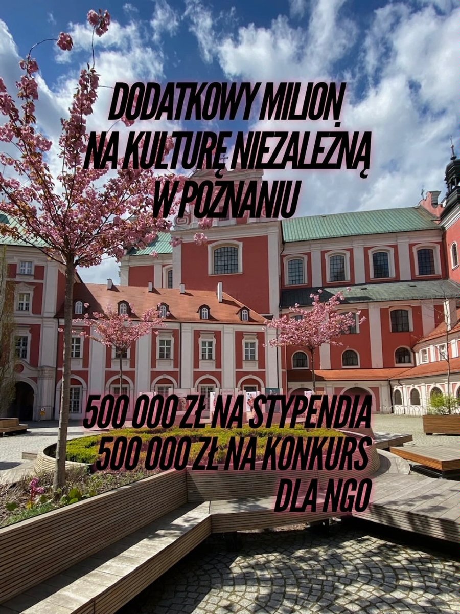 Grafika przedstawia dziedziniec Urzędu Miasta Poznania, widać na nim ławki i budynek urzędu. Znajduje się też napis "Dodatkowy milion na kulturę niezależną w Poznaniu". - grafika rozmowy