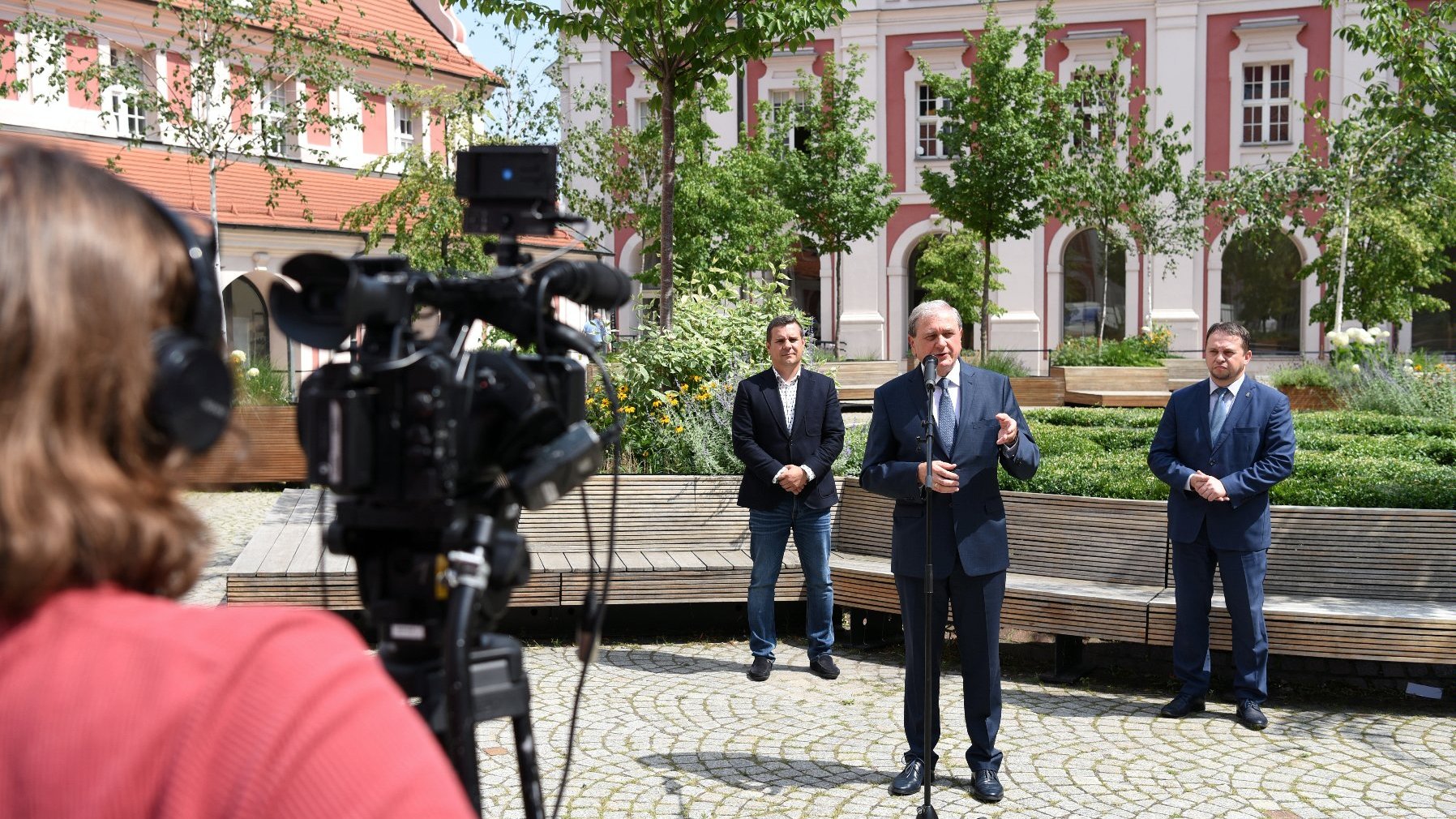 Galeria zdjęć przedstawia konferencję prasową poświęconą Narodowemy Spisowi Powszechnemy. Na zdjęciach: Stanisław Tamm, sekretarz Miasta, Wojciech Kasprzak, dyrektor Wydziału Oraganizacyjnego UMP oraz Marcin Szymkowiak, zastępca Dyrektora Urzędu Statystycznego w Poznaniu.