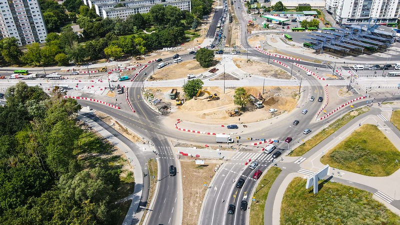 Galeria zdjęć przedstawia rondo Rataje widziane z góry.