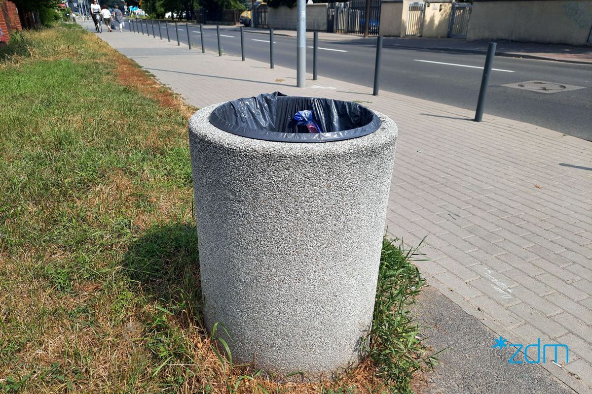 betonowy koszt na śmieci - grafika rozmowy