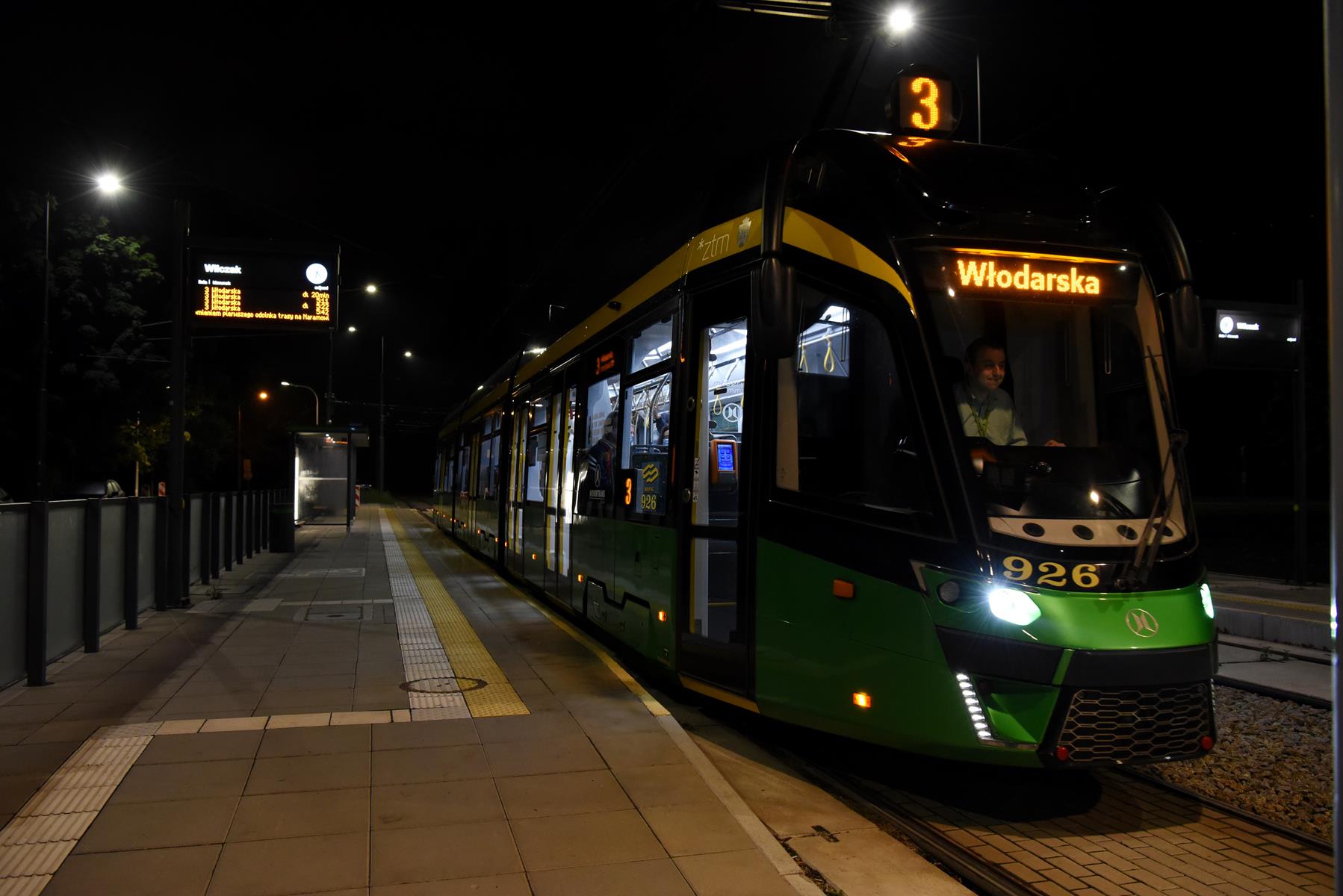 Galeria zdjęć z pierwszego przejazdu pasażerskiego tramwaju na części nowej trasy do Naramowic - grafika rozmowy