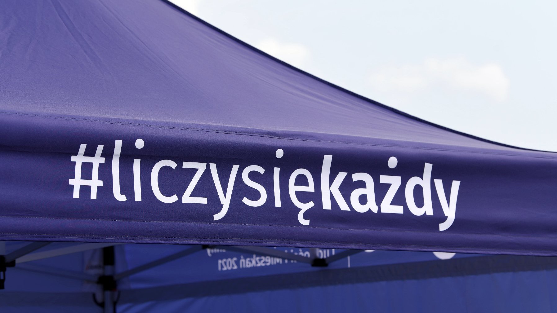 Galeria zdjęć przedstawia namiot Mobilnego Punktu Spisowego.