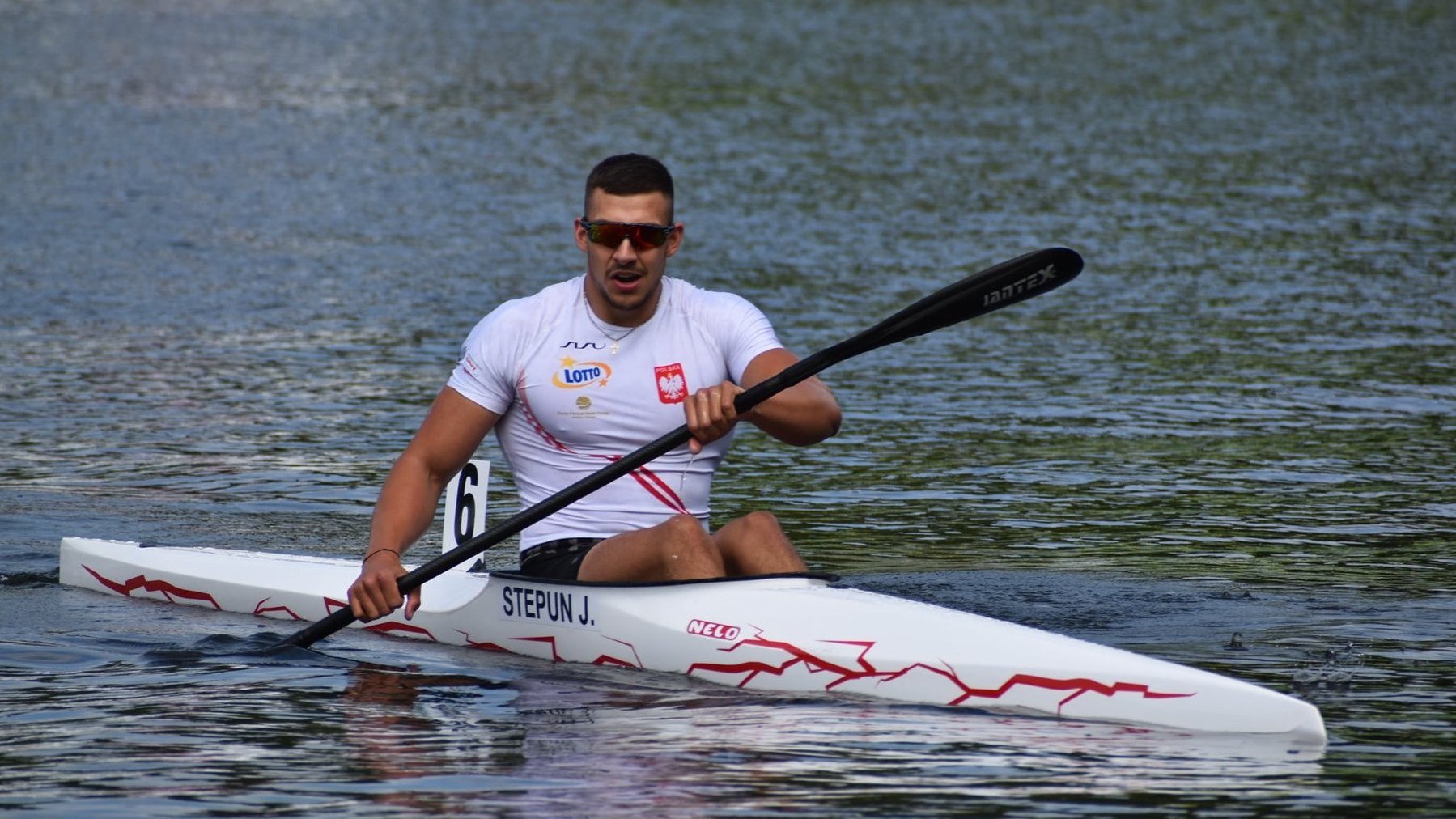 Na zdjęciu Jakub Stepun w kajaku.