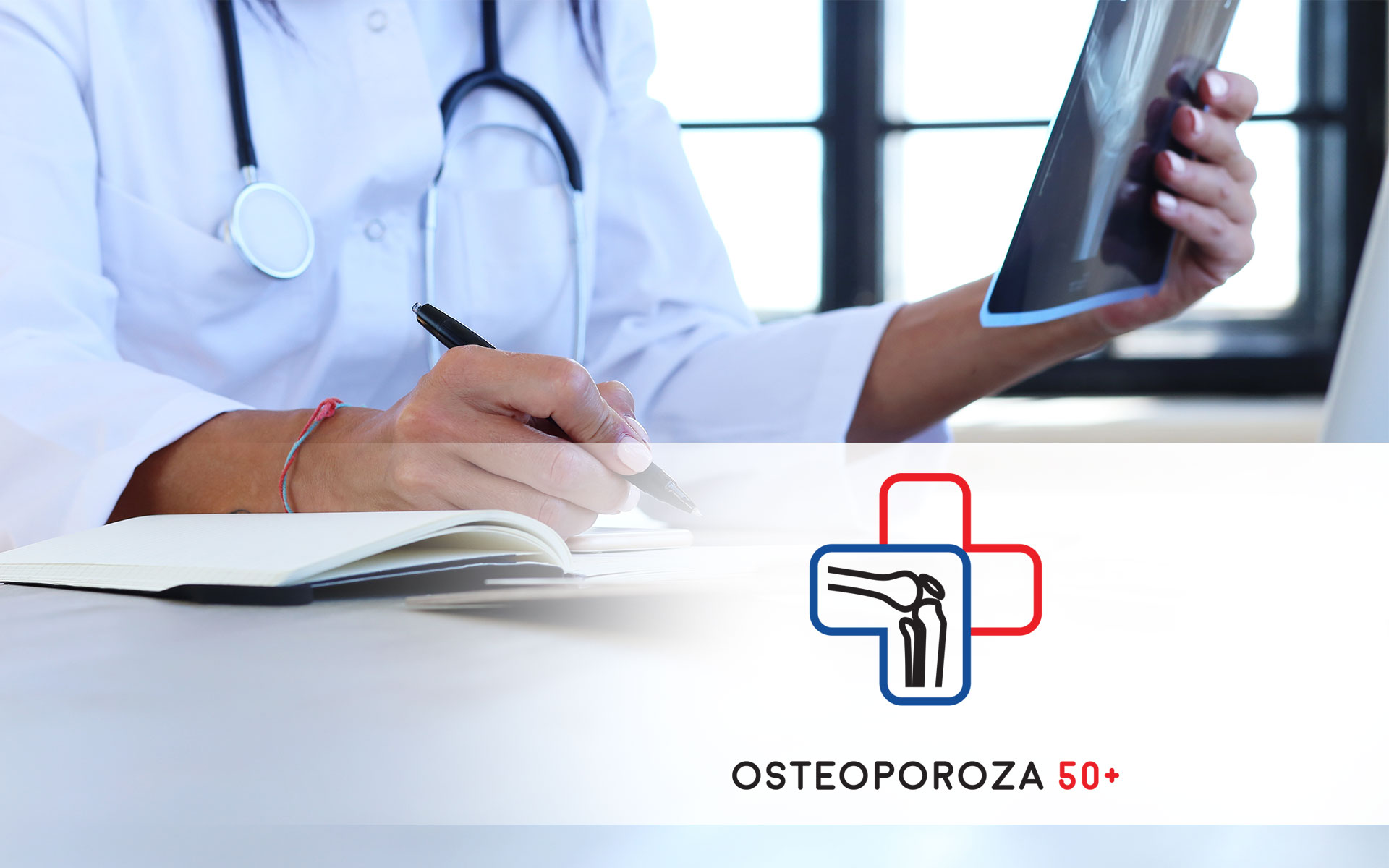 Grafika promująca miejski program profilaktyki osteoporozy. Na górze widać lekarza przyglądającemu się zdjęciu rentgenowskiemu, u dołu napis: osteoporoza 50+. - grafika rozmowy