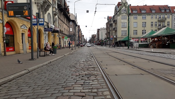 Zdjęcie przedstawia ul. Dabrowskiego przed budową przystanków