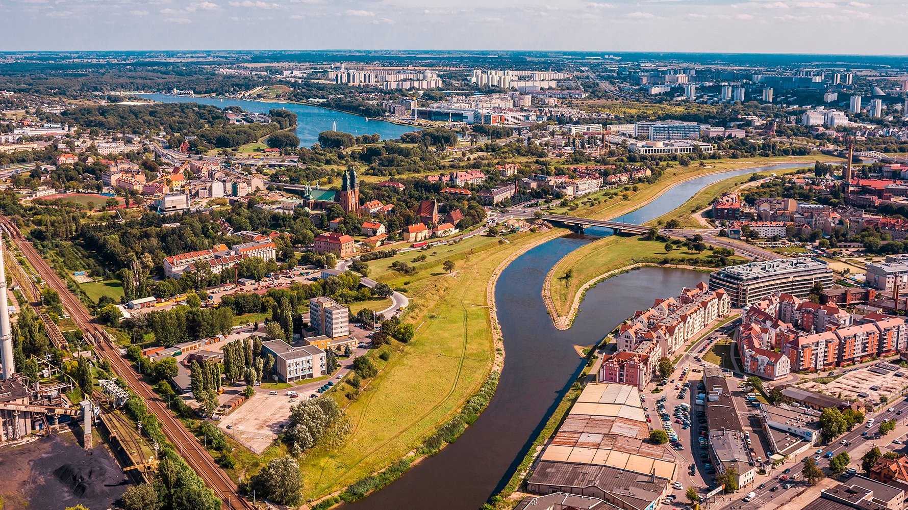 Panorama Poznania, widok na Maltę i Wartę z lotu ptaka - grafika rozmowy