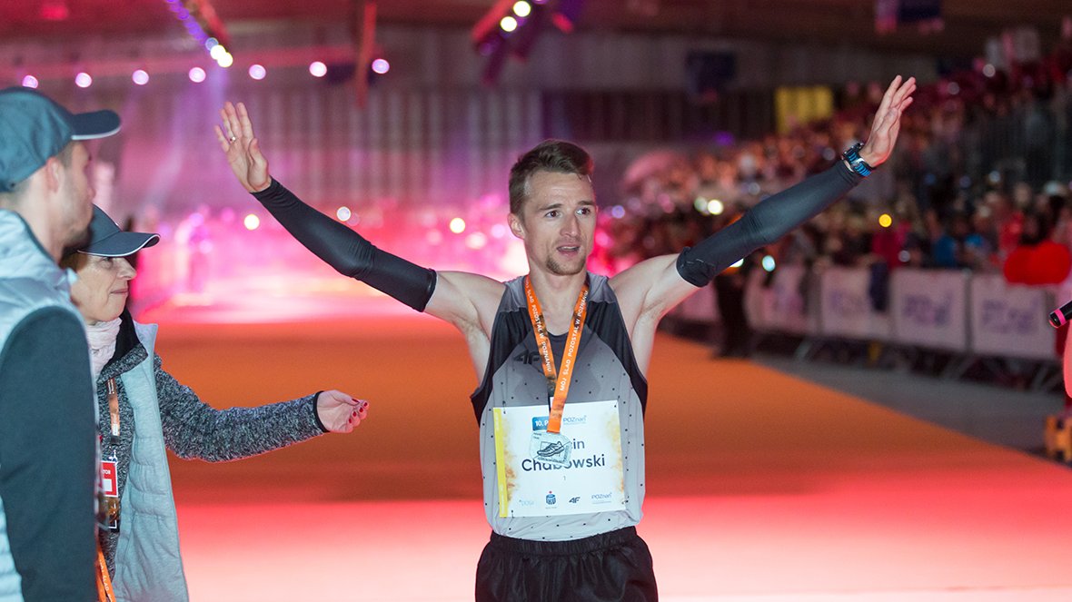 Marcin Chabowski na mecie poznańskiego półmaratonu