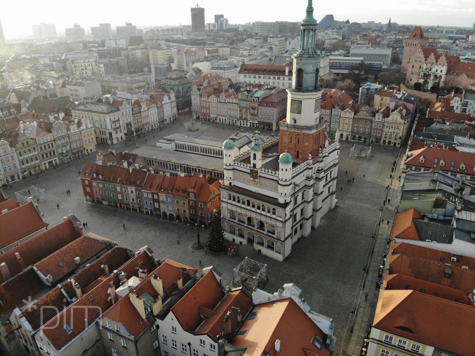 Widok na Stary Rynek z lotu ptaka - grafika rozmowy