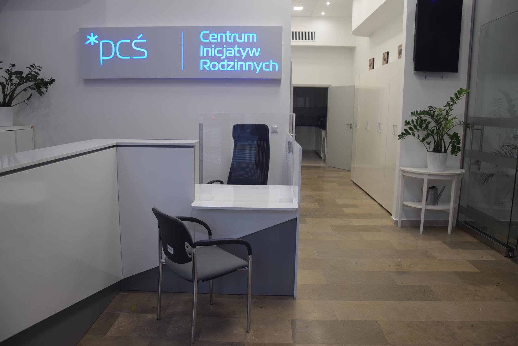 Galeria zdjęć z odnowionego Centrum Inicjatyw Rodzinnych - grafika rozmowy