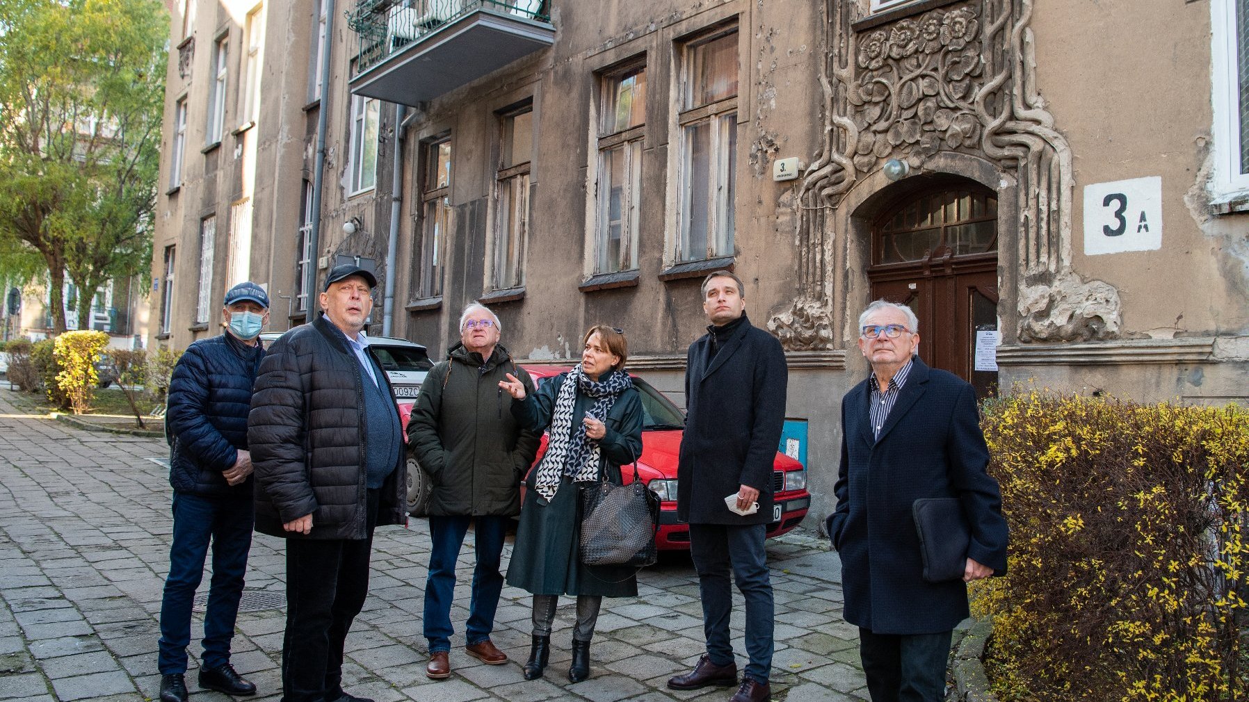 Galeria zdjęć przedstawia secesyjny kompleks budynków w okolicy ul. Roosevelta.