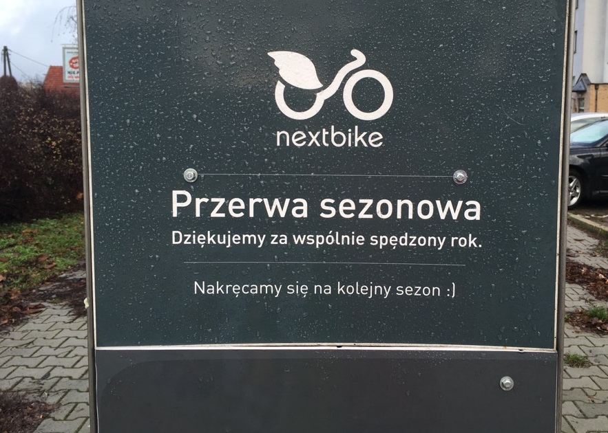 Tabliczka informująca o przerwie zimowej Poznańskiego Roweru Miejskiego - grafika rozmowy