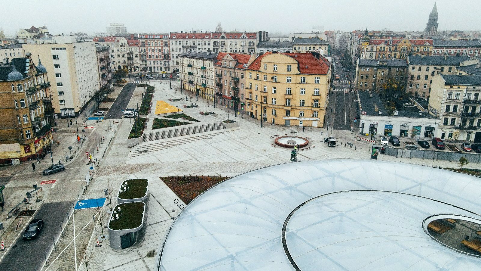 Zdjęcie przedstawia rynek Łazarski z góry. - grafika rozmowy