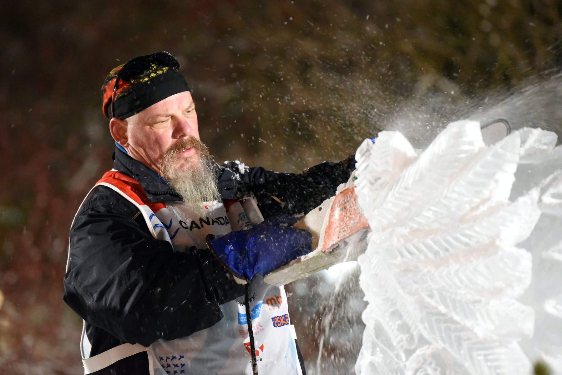 Galeria zdjęć przedstawia Betlejem Poznańskie i Poznań Ice Festival. - grafika rozmowy