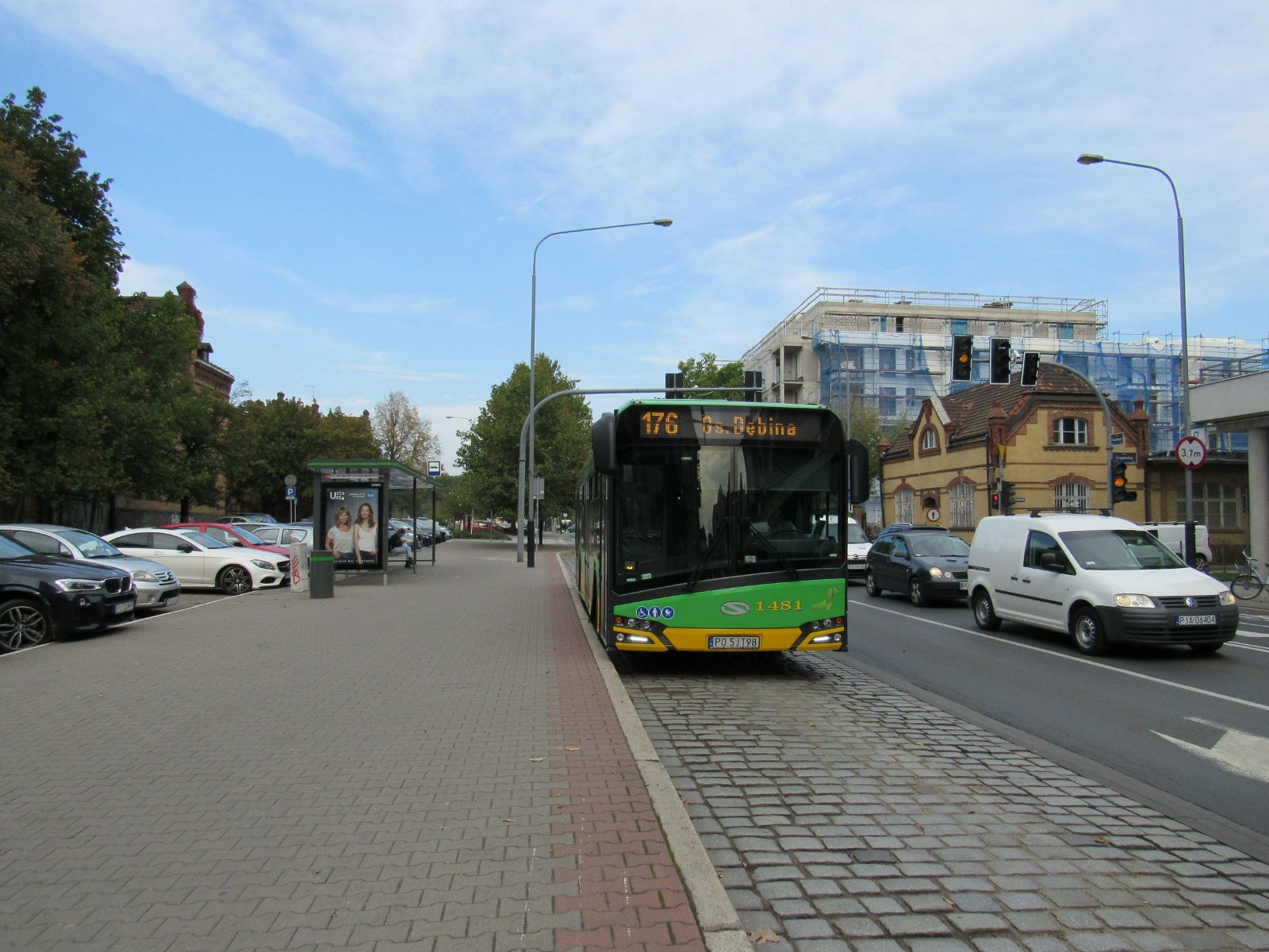 Zdjęcie autobusu linii 176 - grafika rozmowy