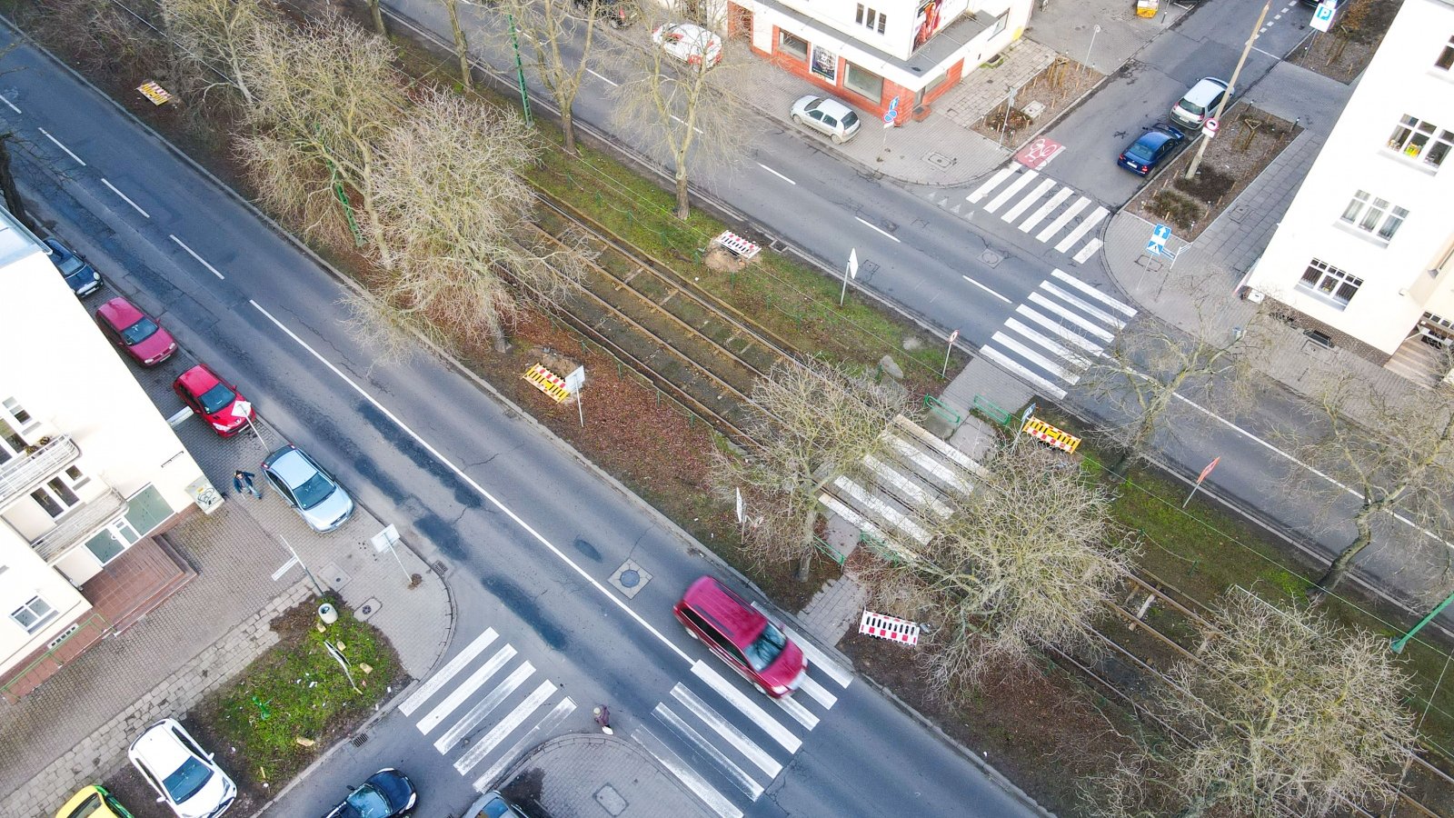 Galeria zdjęć z lotu ptaka pokazująca skrzyżowanie ulic Hetmańskiej i Jarochowskiego