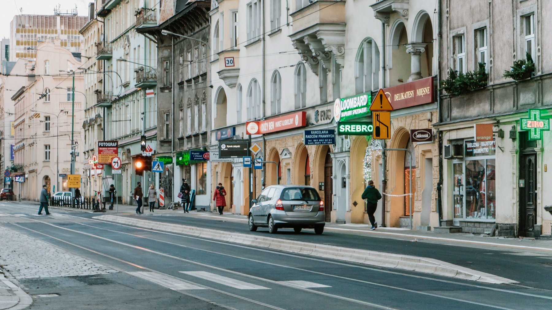 Galeria zdjęć pokazujących nowe przystanki wiedeńskie przy rynku Jeżyckim