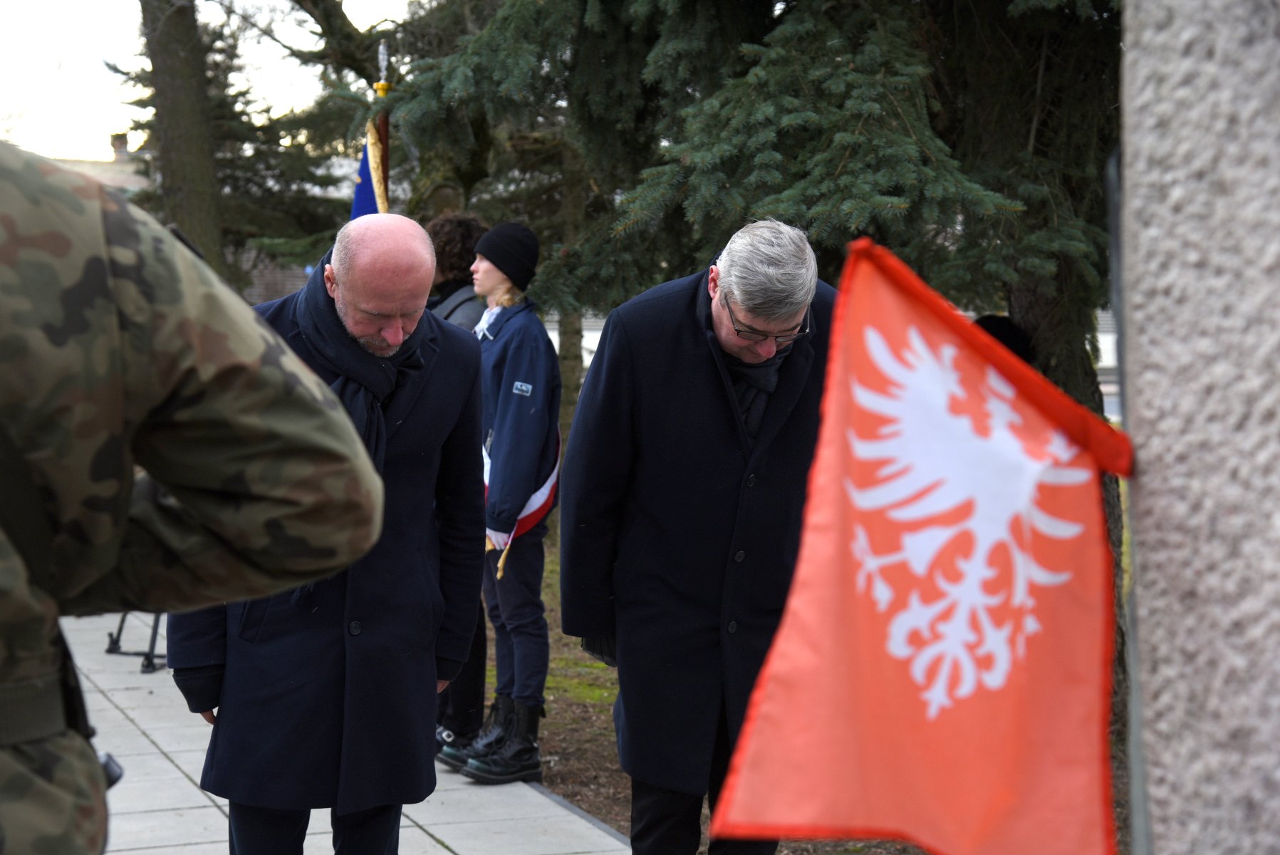 Galeria zdjęć z uroczystości - grafika rozmowy