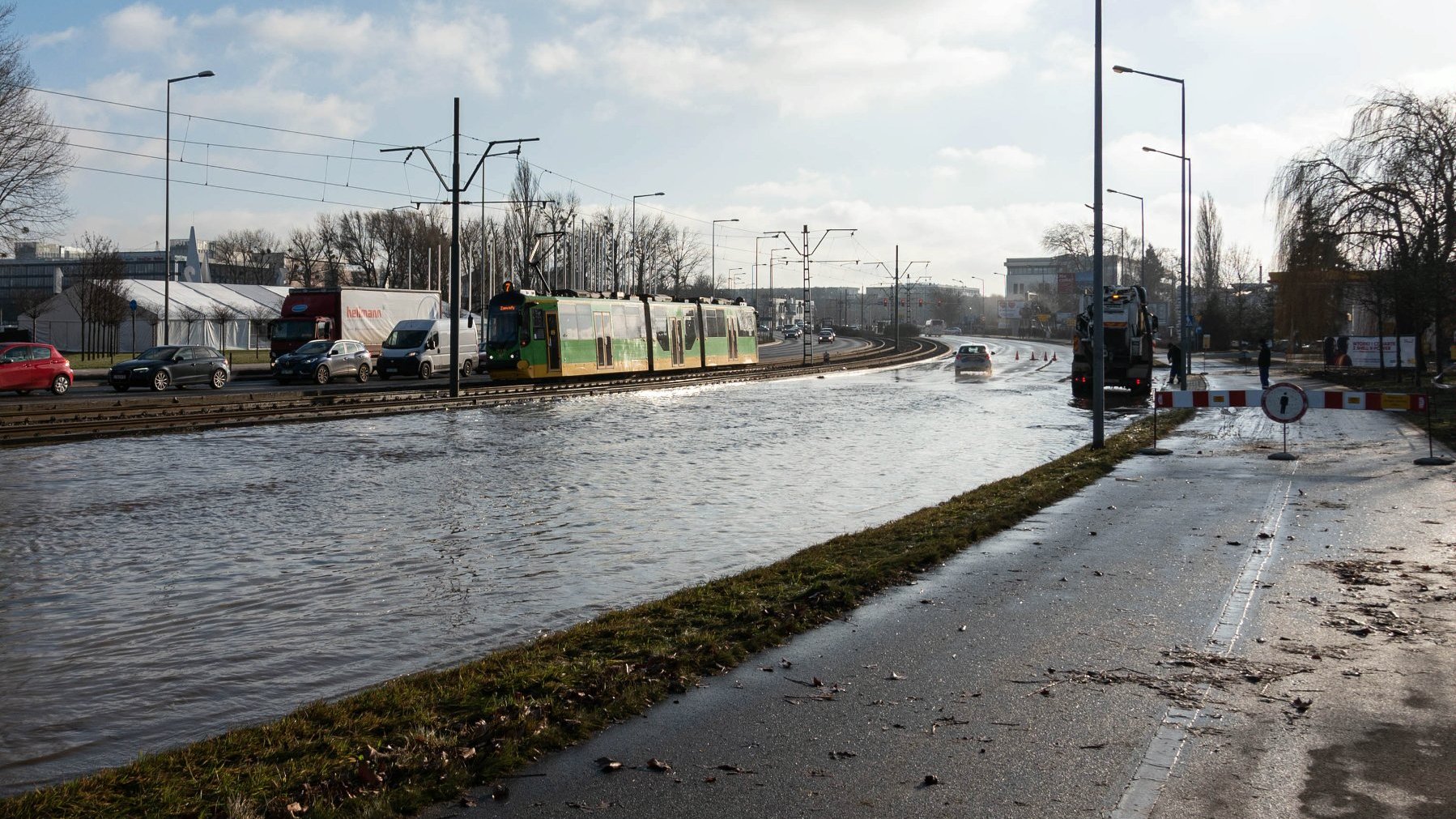 Na ul. Jana Pawła II doszło do awarii wodociągowej