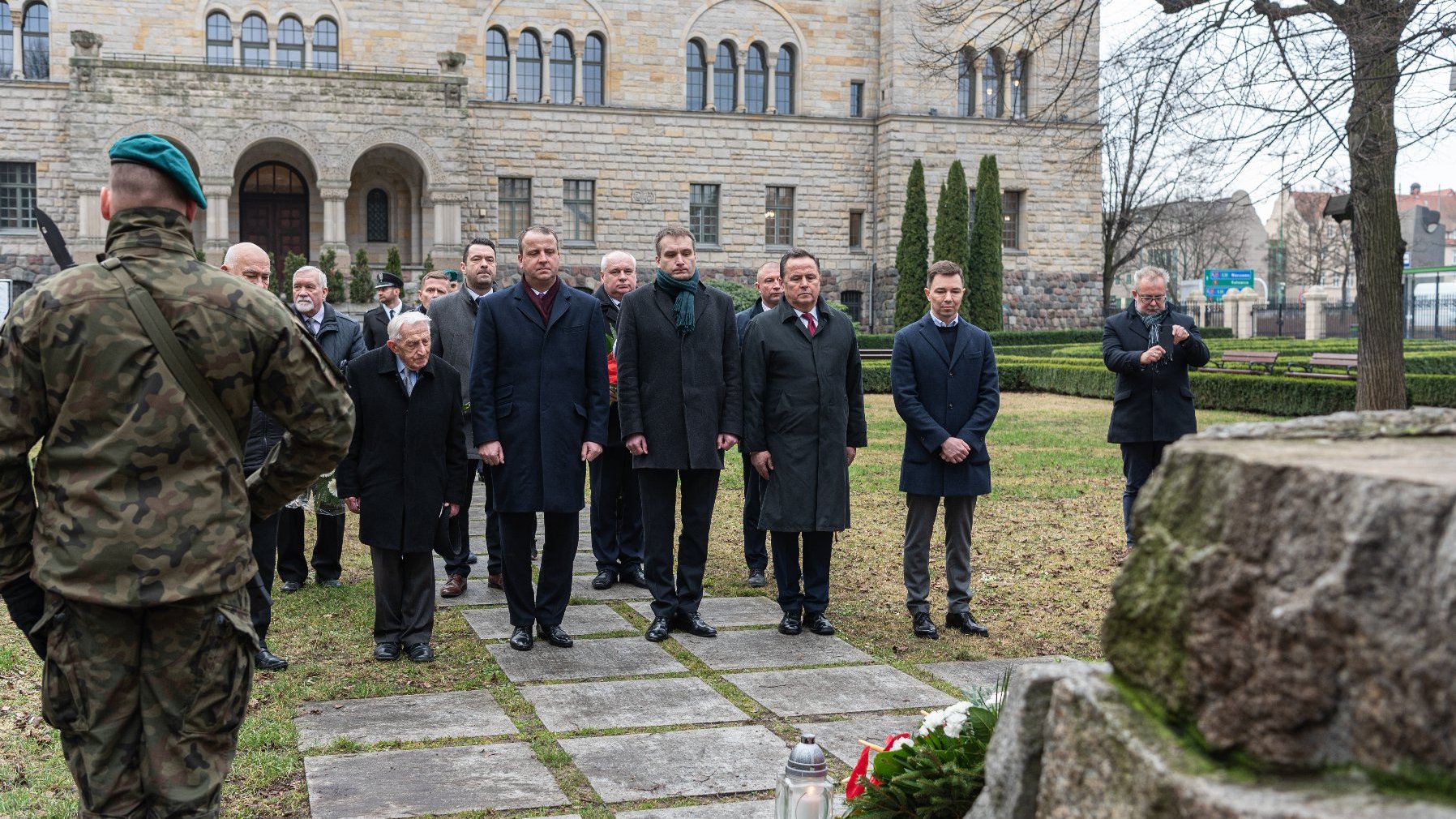 Galeria zdjęć przedstawia poznańskie obchody 82. rocznicy pierwszej masowej zsyłki Polaków na Sybir.