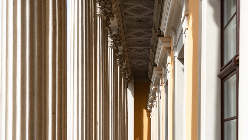 Galeria zdjęć przedstawia wyremontowane wnętrza Biblioteki Raczyńskich.