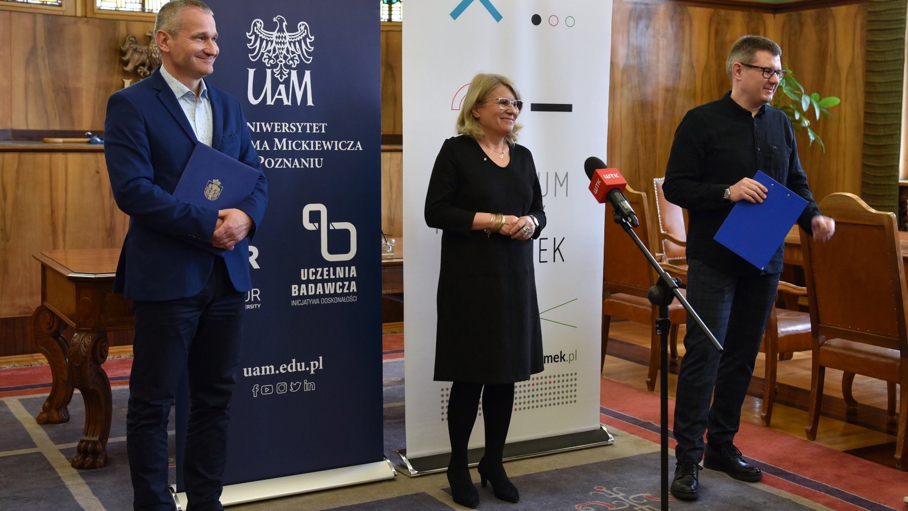 Zdjęcie przedstawia uczestników konferencji.