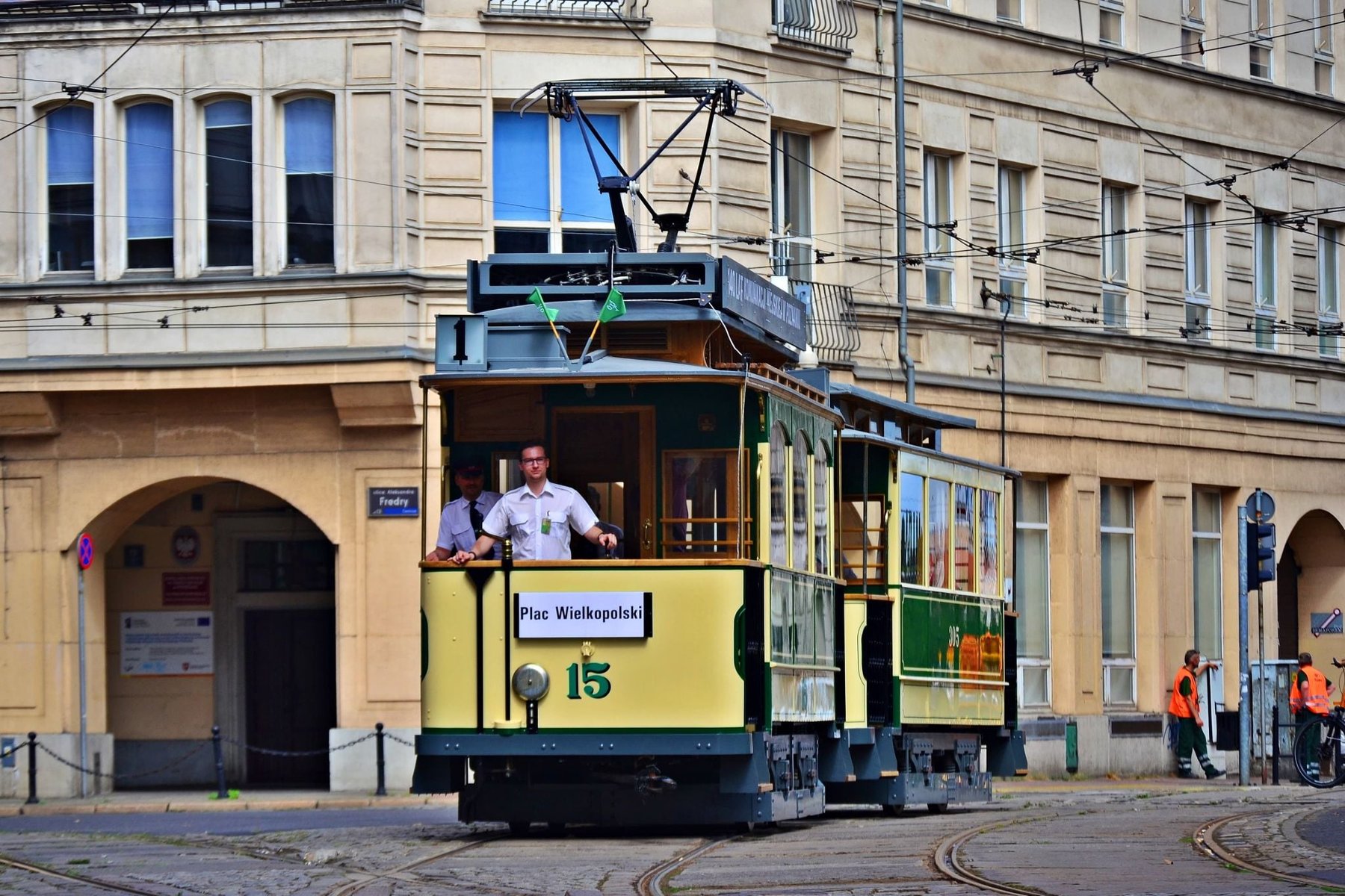 Historyczny tramwaj na ulicach Poznania - grafika rozmowy